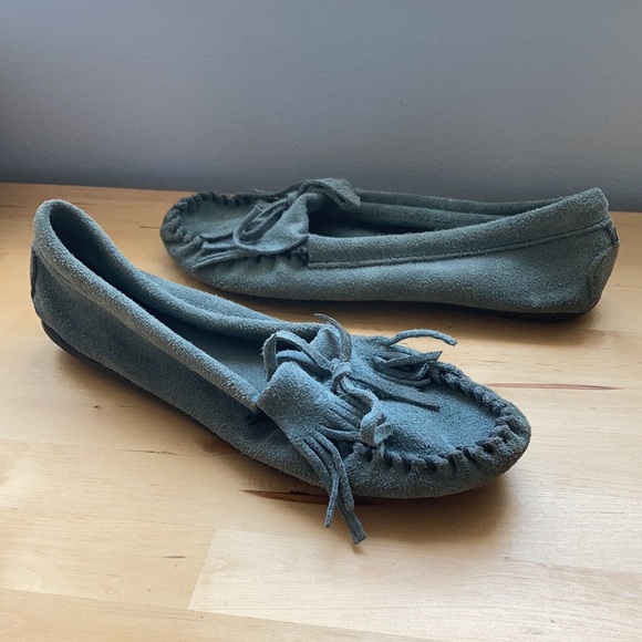 Minnetonka gray-blue suede moccasins - size 6.5 - Picture 3 of 11